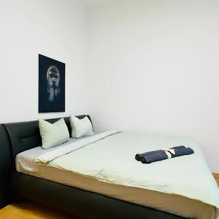 Modern 2br For 5 Prime Location Apartment *