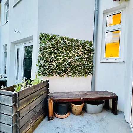 Modern 2br For 5 Prime Location *