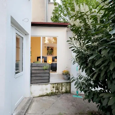 Modern 2br For 5 Prime Location *