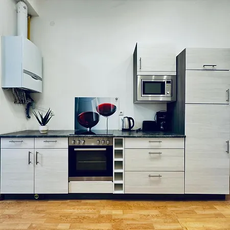 Modern 2br For 5 Prime Location *