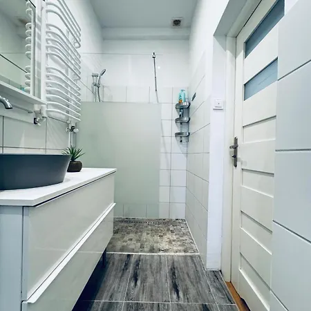 Apartment Modern 2br For 5 Prime Location