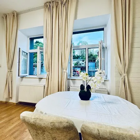 Modern 2br For 5 Prime Location *