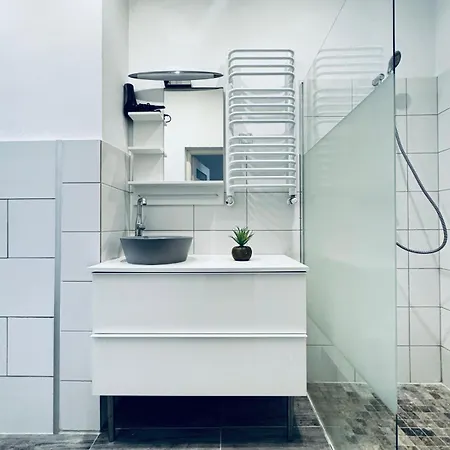 Modern 2br For 5 Prime Location Klosterneuburg