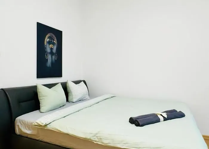 Modern 2br For 5 Prime Location Apartment *