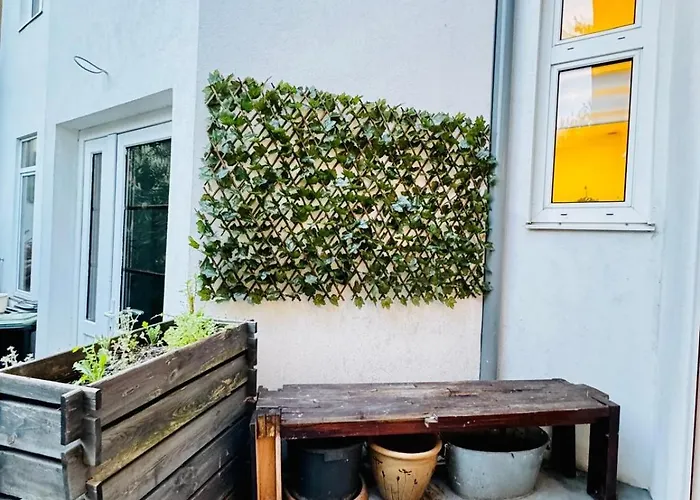 Modern 2br For 5 Prime Location *