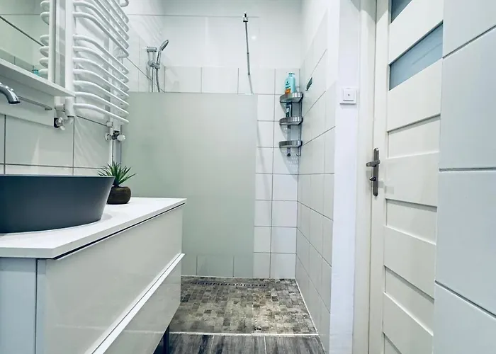 Apartment Modern 2br For 5 Prime Location