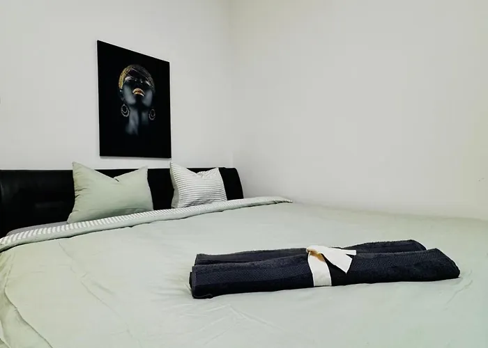 Modern 2br For 5 Prime Location Apartment *