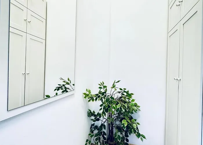 Modern 2br For 5 Prime Location *