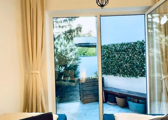 Modern 2br For 5 Prime Location