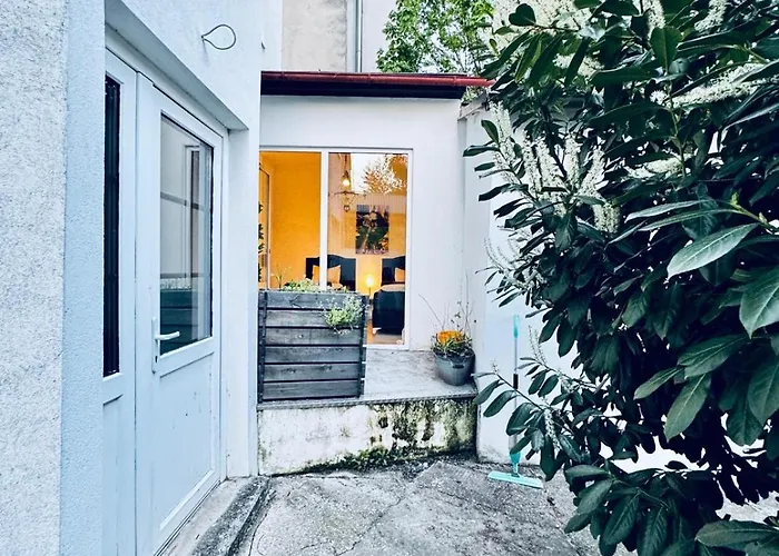 Apartment Modern 2br For 5 Prime Location *