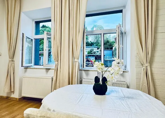 Modern 2br For 5 Prime Location *